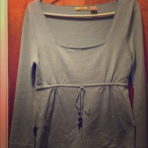 Long sleeve sweater with tie at the waist